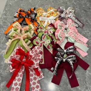 Horseback riding show bows